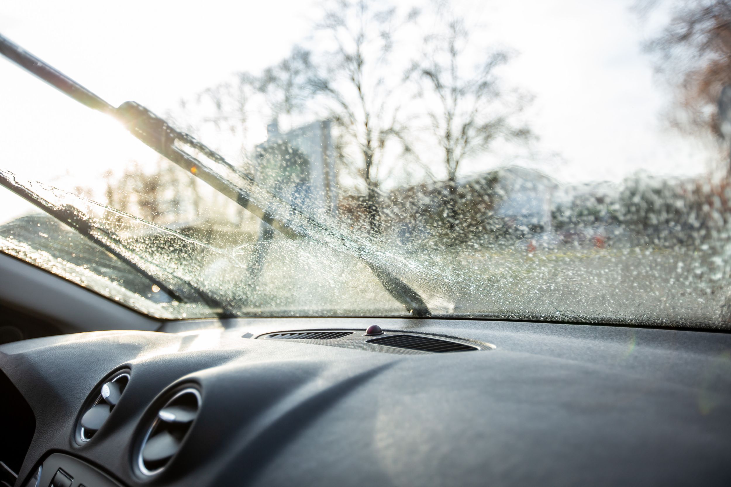 Feuchtigkeit im Auto: Auslser, Risiken und Beseitigung