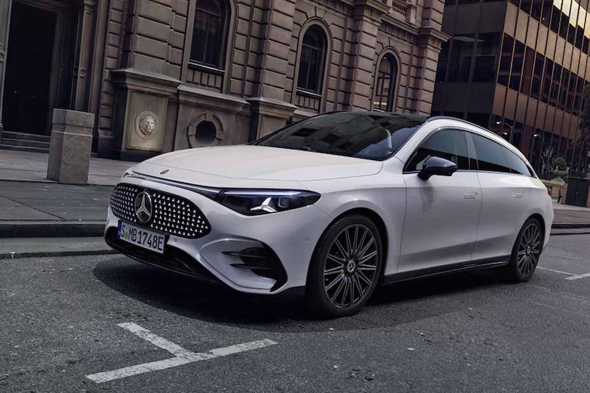 weißer Mercedes Benz CLA